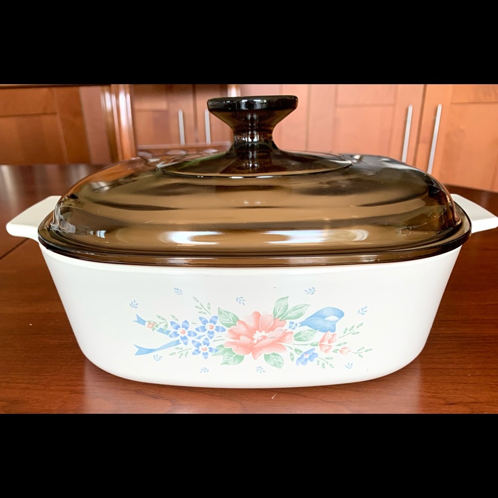 Corningware beige Symphony 2 lt casserole dish & Pyrex Fireside Tint Glass lid